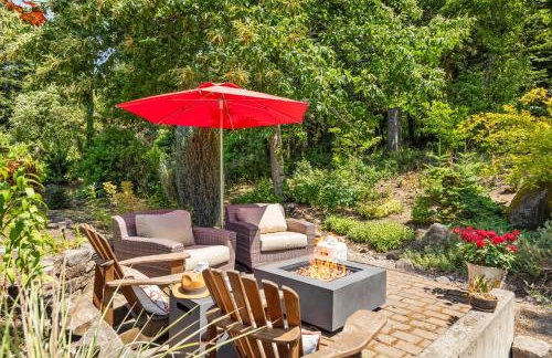Mountain-View Retreat with Hot Tub & Waterfalls - Foto 8