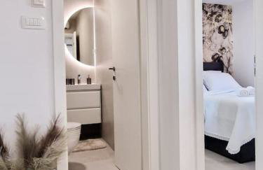 MonLux studio- FREE Public Parking- Easy & Straight Walk to the Center - Photo 8