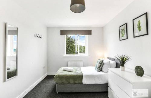 Modern 4-Bedroom Gem Family & Business Friendly - Foto 12