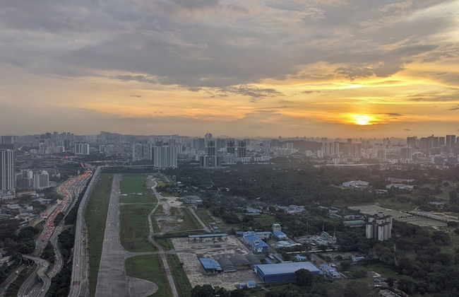 Cozy Skyline Retreat Trion KL - Level 63 - Foto 41