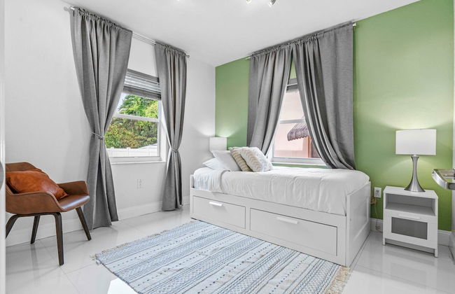 Arthaus- Fully Stocked Kitchen and Fenced Yard - Foto 24