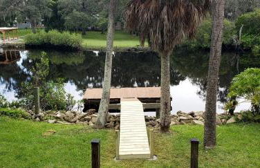 A-Frame Cabin Rental with Spacious Deck Overlooking the Cotee River, Florida - Foto 5
