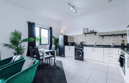 Large Home Salford -Free Parking - Foto 1