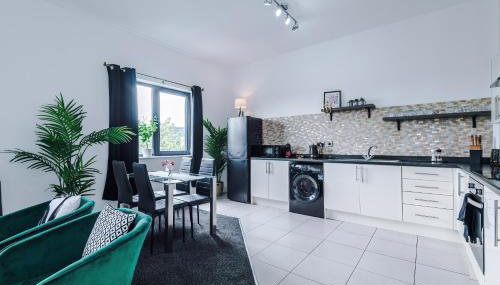 Large Home Salford -Free Parking - Foto 1, stove