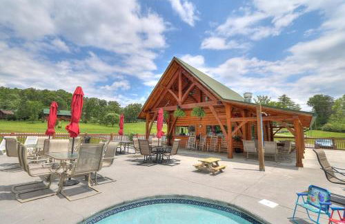 Little Pine Lodge a Smokies Hideaway - 1 mi to GSMNP - King Suite & Loft, Fireplace, Hot Tub & BEARS! - Foto 3