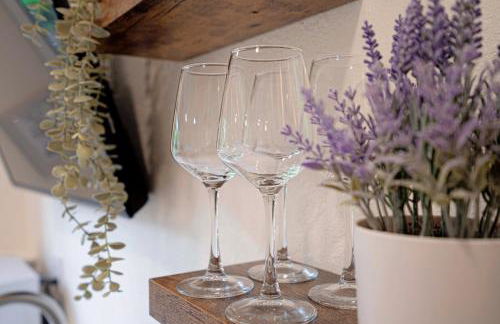 Spacious Modern Retreat w Game Room and Yard - Foto 13