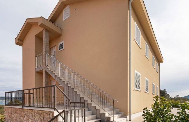 Simplistic Apartment in Neviđane with Balcony - Foto 26