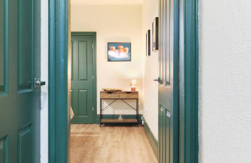 Home from Home 4 Bed - Ideal for Workers & Great for Groups, FREE Parking, Spacious, Pet Friendly Netflix - Foto 15