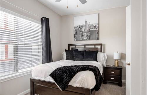 Luxury Apartment in Bricktown Riverwalk - Photo 13