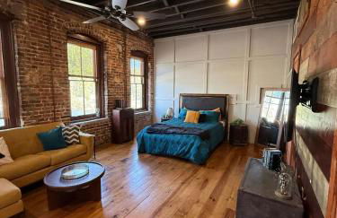 Exposed Elegance - Foto 1