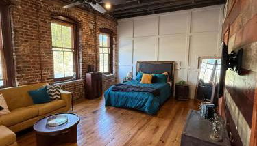 Exposed Elegance - Foto 1