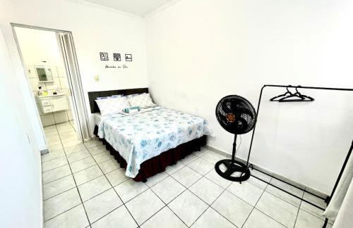 APT-10 Completo Com Ar-Condicionado Garagem Predio Central Perto de tudo - Foto 34