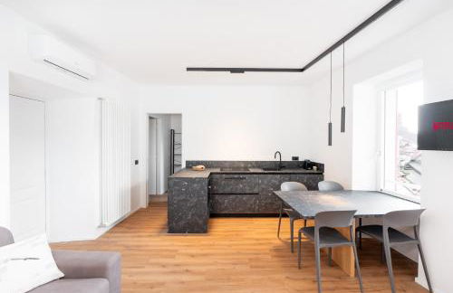 DN ART ROYALE - APT D first floor with lake view terrace and hot tub - APT N ground floor with internal whirpool - Foto 26