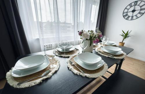 ImmoStay G#1 Ferienhaus - Parken & WiFi, 2 Balkone und 2 Bäder,4K - Foto 17