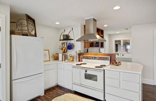 The Linn Creek Lodge Family Home with Private Dock - Foto 8