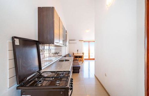 2 Bedroom Amazing Apartment In Nevidane - Foto 2