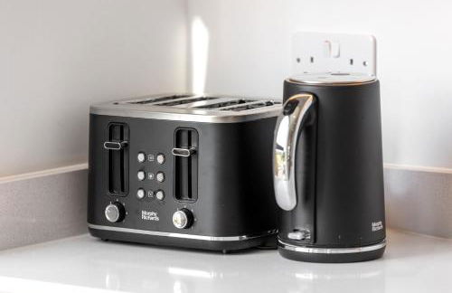 Luxury 3BR Apt Sleeps 10, Wembley & Park Views - Photo 4