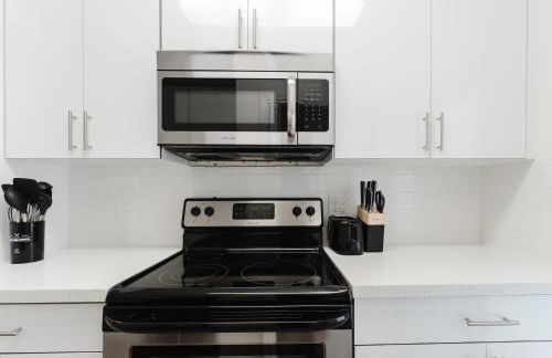 Boca Waterfront Oasis Walk to Beach with Pool, Hot Tub, Gym - Foto 17