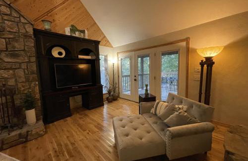 C19, One bedroom luxury, log-sided Couple's Cottage with private hot tub and unique extras cottage - Foto 10