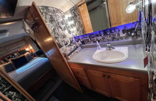 Stay Like a Rock Star Tour Bus in Durham NC - Foto 18