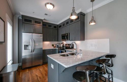 New Nashville Condo with 2 King beds walk to bars - Foto 3