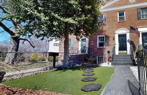 Sojourn Old Town Perfection with Fire Pit and Parking - Foto 33