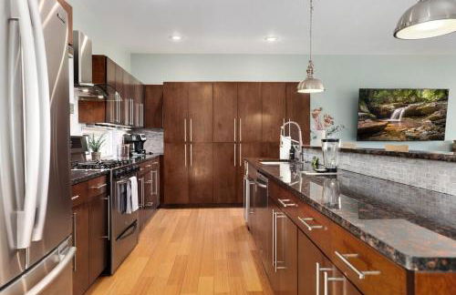 Noble Nest 5 Min to Downtown and U of A - Photo 9