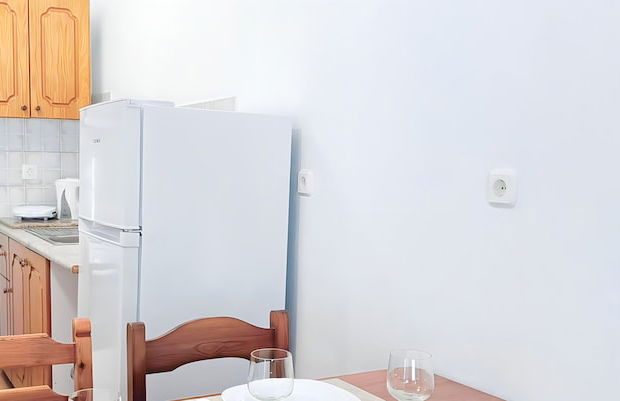 A & A Apartments - Photo 15