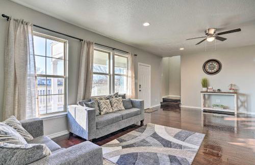 Peaceful Atascosa Home with Balcony and Deck! - Foto 2