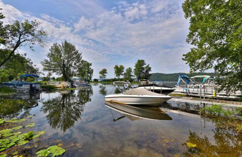 The Bomoseen Bungalow - Vermont Lake House Close to Ski Resorts! Private dock, ski rental ticket deals - Foto 2