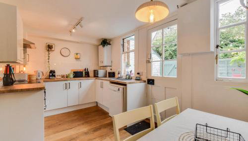 Cheerful 3 bed Grade II Central Cottage - Foto 3