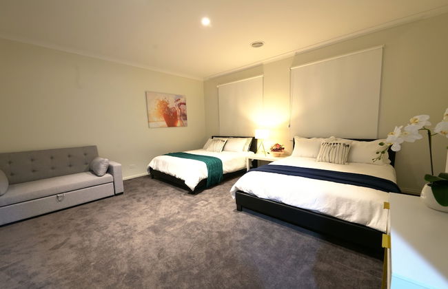 Luxury 9 BRM House in Melbourne - Photo 8