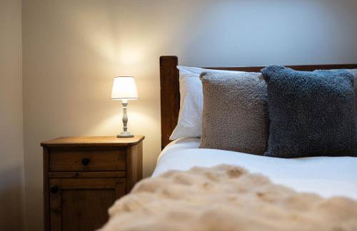 The Coach House - Beautiful Home in Cheltenham! - Photo 91