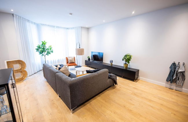 Spacious 2 Bedroom Serviced Apartments 71-77m2 - Photo 2