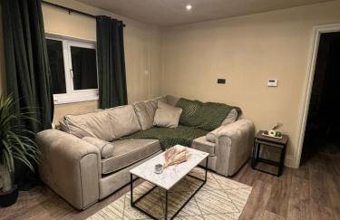 2 bedroom self catering detached outhouse with garden area - Photo 6