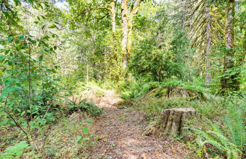 Walk to Skykomish River: Wooded Escape w/ Fire Pit - Foto 21