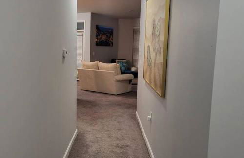 Stylish and Spacious, close to the Hospital. - Foto 30