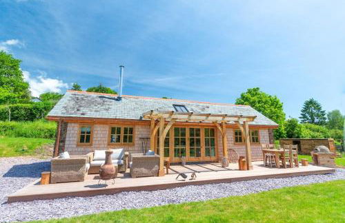 Idyllic countryside cabin with stream and lake - Foto 1