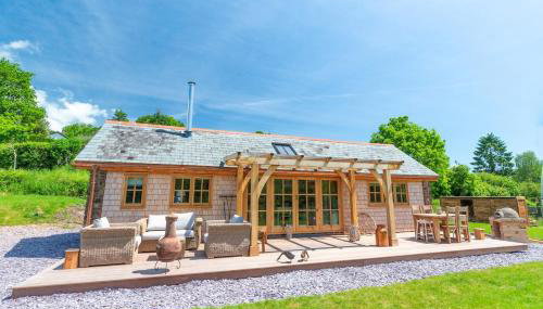 Idyllic countryside cabin with stream and lake - Foto 1