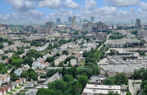 Modern 4BR Retreat with Free Parking in Prime CWE! - Foto 26