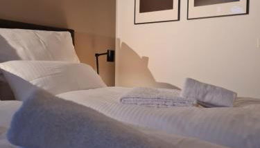 Penthouse in Villa am Wasser + Parken + WLAN + Netflix +Kamin - Foto 5