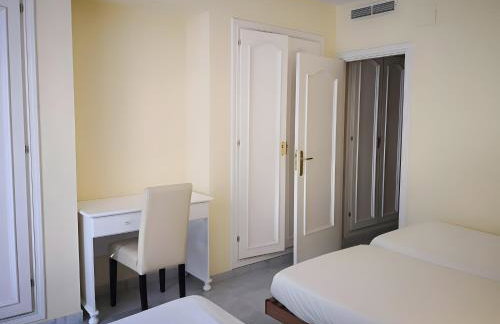 Bonito piso con jardines y piscina - Foto 10