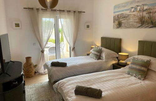 Villa Cascata, 3 bedroom, Pool, close to Olhos de Agua - Foto 24