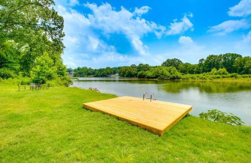 Riverfront Royal Home with Hot Tub and Fire Pits! - Foto 33