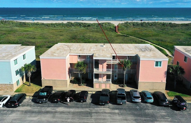 Oceanfront Condo w/ Private Balcony Pool + Tennis Bubbly Blew by Avantstay - Photo 133