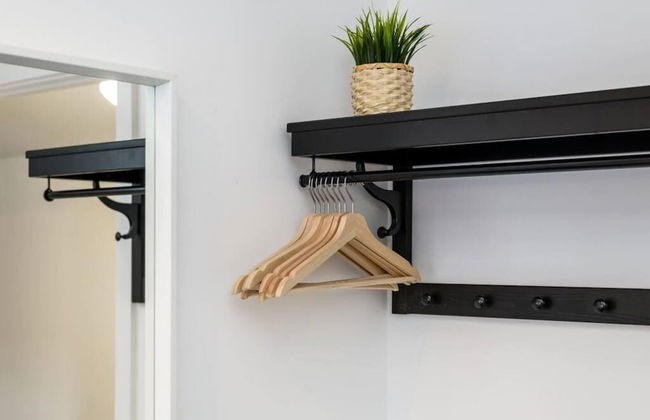 Host Apartments The Roscoe Carriage House - Photo 16