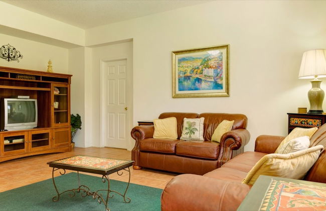 Southampton Vacation Home with Pool - Photo 4