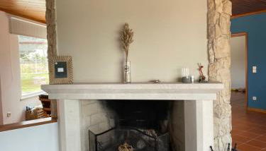 Sunny Villa Minutes from the Beach - Photo 4