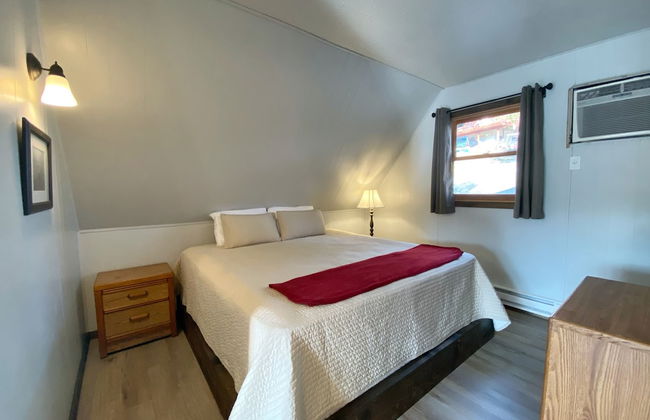 Calm Waters Cabin Resort - Photo 22