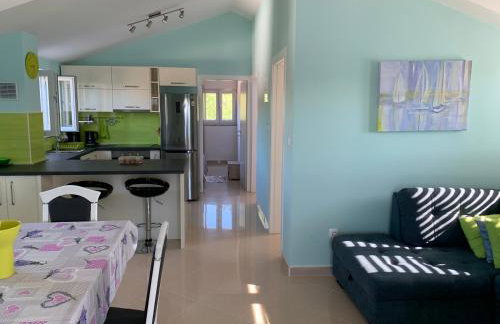 Beachfront Apartment Live - Photo 10